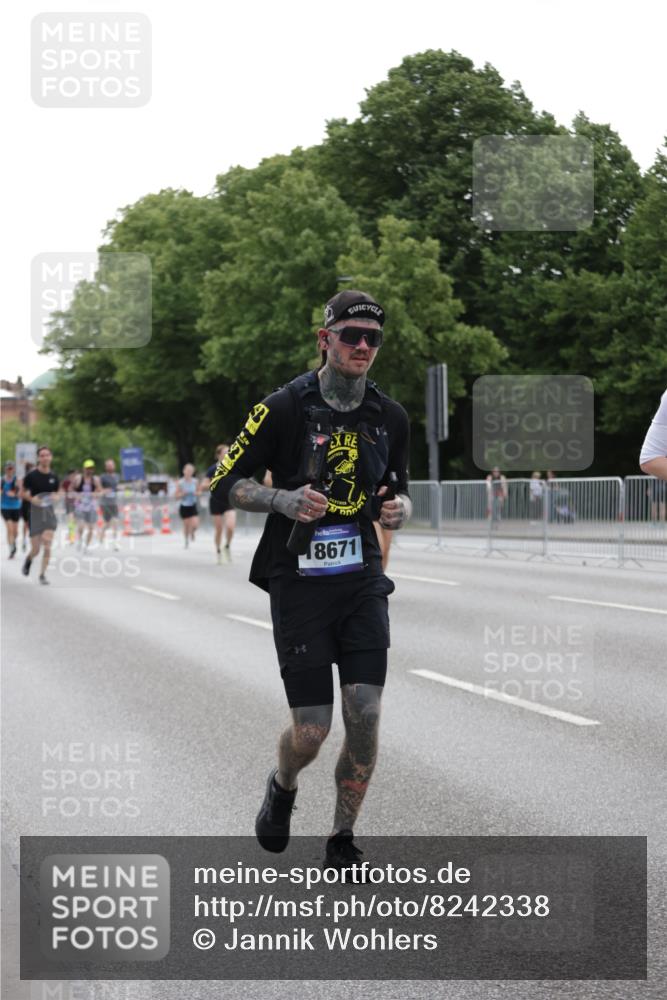 29.06.2025 - hella hamburg halbmarathon Jannik Wohlers http://msf.ph/oto/8242338 29.06.2025 10:29:55 Lombardsbrücke 2901, 3443, 3573, 6598, 6616, 10880, 12349, 12350, 12504, 12687, 12688, 12710, 13418, 15938, 16601, 16604, 16735, 16864, 18046, 18671 meine-sportfotos.de