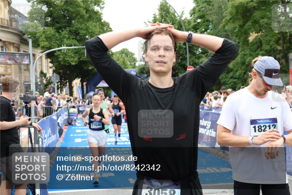 29.06.2025 - hella hamburg halbmarathon Zöllner http://msf.ph/oto/8242342 29.06.2025 10:56:14 Ziel 1193, 4594, 4813, 5465, 5492, 5570, 8330, 8639, 9907, 10789, 12545, 14363, 15484, 16113, 16634, 17468, 17640, 17642 meine-sportfotos.de