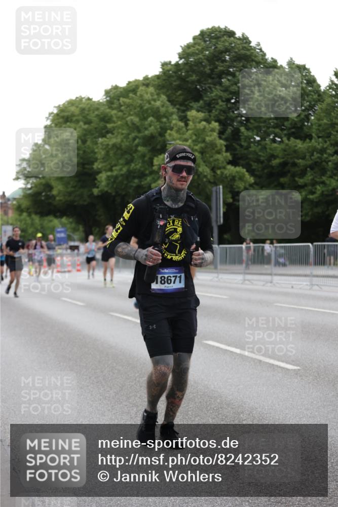 29.06.2025 - hella hamburg halbmarathon Jannik Wohlers http://msf.ph/oto/8242352 29.06.2025 10:29:55 Lombardsbrücke 2901, 3443, 3573, 6598, 6616, 10880, 12349, 12350, 12504, 12687, 12688, 12710, 13418, 15938, 16601, 16604, 16735, 16864, 18046, 18671 meine-sportfotos.de