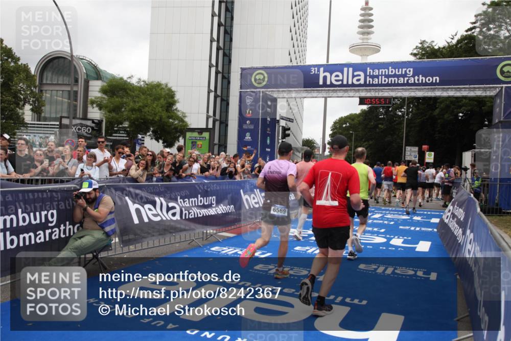 29.06.2025 - hella hamburg halbmarathon Michael Strokosch http://msf.ph/oto/8242367 29.06.2025 10:55:50 Ziel 1143, 1179, 1834, 5021, 6569, 6924, 7221, 8255, 8618, 10212, 12483, 12858, 13474, 14365, 14909, 16401, 16434, 16786, 18125, 18190, 19047 meine-sportfotos.de