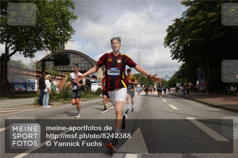 29.06.2025 - hella hamburg halbmarathon Yannick Fuchs http://msf.ph/oto/8242388 29.06.2025 10:34:56 20KM 1603, 1882, 1912, 2324, 2714, 2750, 2826, 4843, 5050, 5375, 5409, 5508, 5745, 5803, 5916, 6080, 6152, 6649, 7109, 7495, 7622, 8370, 8465, 8467, 8629, 9294, 10369, 10900, 10968, 11731, 11767, 12088, 12540, 12704, 12865, 13029, 13667, 14924, 15015, 15424, 15542, 15813, 16580, 16761, 17214, 17245, 18614, 18979 meine-sportfotos.de