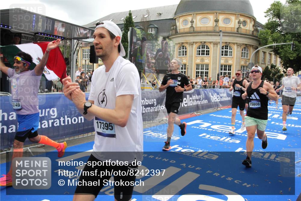 29.06.2025 - hella hamburg halbmarathon Michael Strokosch http://msf.ph/oto/8242397 29.06.2025 10:48:36 Ziel 1163, 1176, 2213, 5421, 10000, 10860, 11451, 11579, 12149, 12690, 13962, 14033, 14990, 15573, 15808, 15917, 17395, 18251, 18815 meine-sportfotos.de