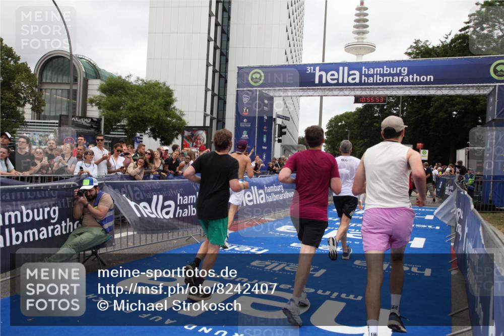 29.06.2025 - hella hamburg halbmarathon Michael Strokosch http://msf.ph/oto/8242407 29.06.2025 10:55:52 Ziel 1179, 2612, 3256, 3668, 5021, 6569, 6924, 7221, 7976, 12483, 12858, 13474, 14365, 16401, 16434, 16786, 18125, 18190, 18867, 19047 meine-sportfotos.de