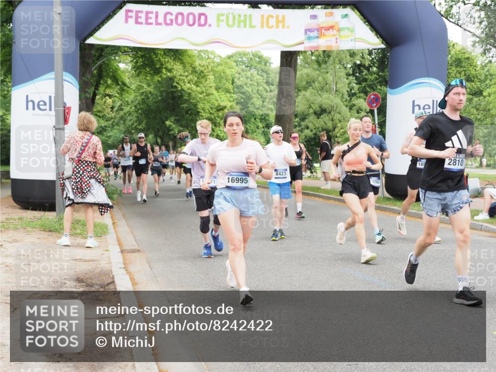 29.06.2025 - hella hamburg halbmarathon MichiJ http://msf.ph/oto/8242422 29.06.2025 10:50:38 Zwischen KM18-KM19 2810, 3199, 3663, 4389, 5511, 8423, 12286, 12571, 16995, 17142, 18530 meine-sportfotos.de