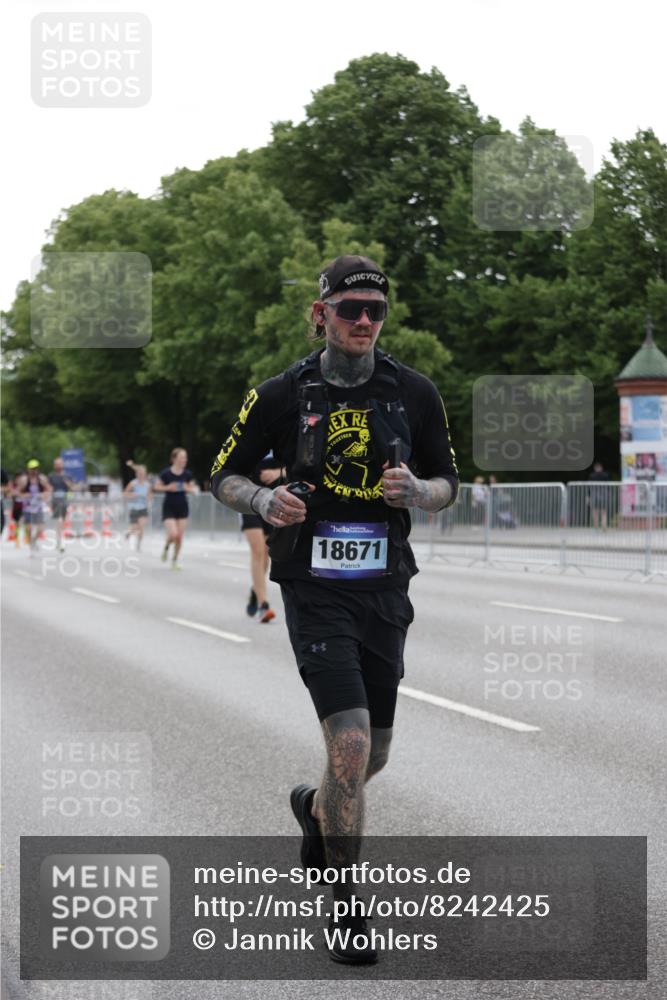 29.06.2025 - hella hamburg halbmarathon Jannik Wohlers http://msf.ph/oto/8242425 29.06.2025 10:29:55 Lombardsbrücke 2901, 3443, 3573, 6598, 6616, 10880, 12349, 12350, 12504, 12687, 12688, 12710, 13418, 15938, 16601, 16604, 16735, 16864, 18046, 18671 meine-sportfotos.de