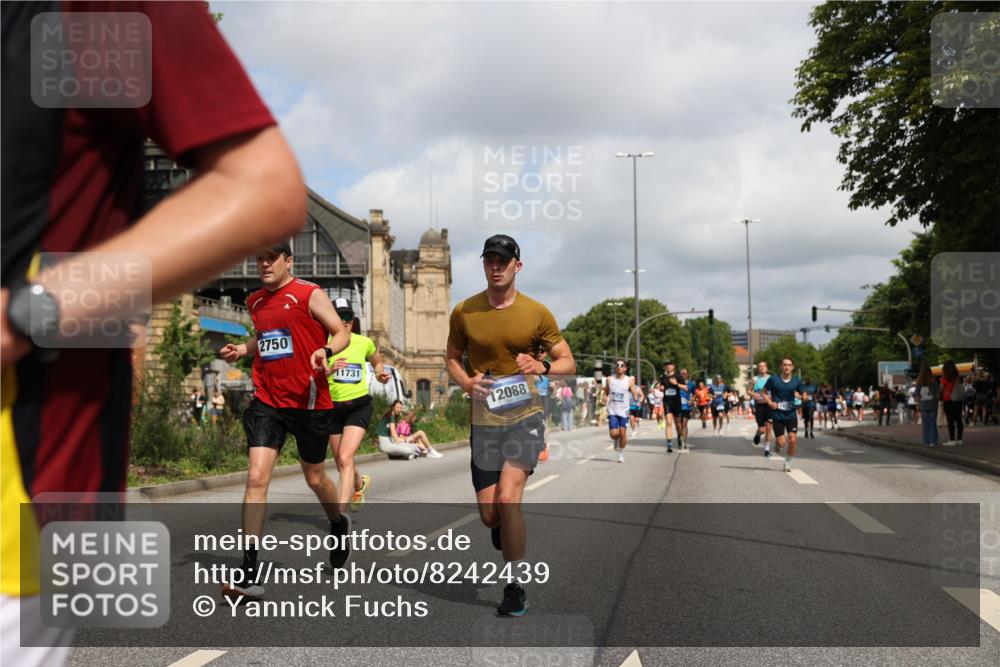 29.06.2025 - hella hamburg halbmarathon Yannick Fuchs http://msf.ph/oto/8242439 29.06.2025 10:34:56 20KM 1603, 1882, 1912, 2324, 2714, 2750, 2826, 4843, 5050, 5375, 5409, 5508, 5745, 5803, 5916, 6080, 6152, 6649, 7109, 7495, 7622, 8370, 8465, 8467, 8629, 9294, 10369, 10900, 10968, 11731, 11767, 12088, 12540, 12704, 12865, 13029, 13667, 14924, 15015, 15424, 15542, 15813, 16580, 16761, 17214, 17245, 18614, 18979 meine-sportfotos.de