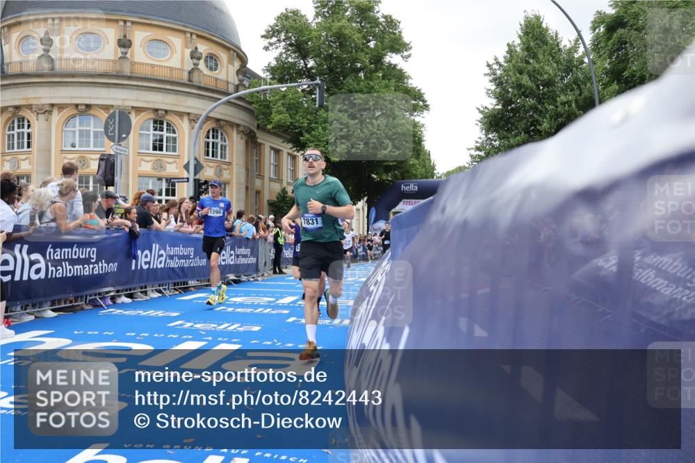 29.06.2025 - hella hamburg halbmarathon Strokosch-Dieckow http://msf.ph/oto/8242443 29.06.2025 10:37:34 Ziel 1290, 1505, 5042, 5791, 6047, 7831, 9914, 10451, 10922, 11106, 14934, 18193, 18216 meine-sportfotos.de