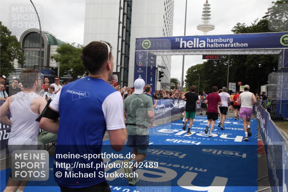 29.06.2025 - hella hamburg halbmarathon Michael Strokosch http://msf.ph/oto/8242489 29.06.2025 10:55:54 Ziel 1179, 2612, 3256, 3668, 4772, 5021, 6569, 7221, 7976, 12858, 13474, 14365, 16401, 16434, 16786, 18125, 18867, 19047 meine-sportfotos.de