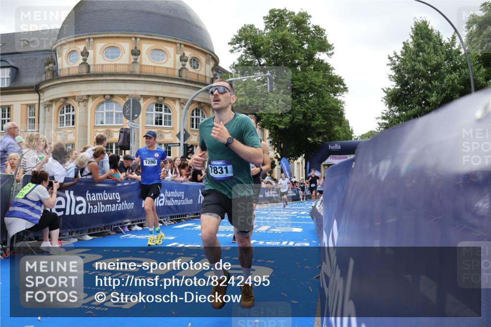 29.06.2025 - hella hamburg halbmarathon Strokosch-Dieckow http://msf.ph/oto/8242495 29.06.2025 10:37:34 Ziel 1290, 1505, 5042, 5791, 6047, 7831, 9914, 10451, 10922, 11106, 14934, 18193, 18216 meine-sportfotos.de