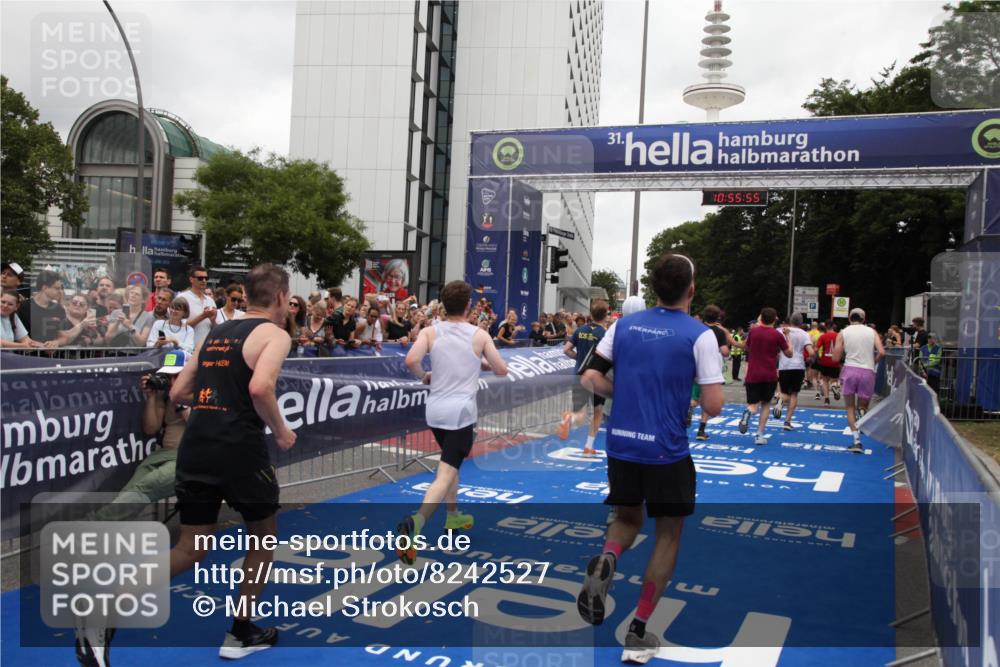 29.06.2025 - hella hamburg halbmarathon Michael Strokosch http://msf.ph/oto/8242527 29.06.2025 10:55:54 Ziel 1179, 2612, 3256, 3668, 4772, 5021, 6569, 7221, 7976, 12858, 13474, 14365, 16401, 16434, 16786, 18125, 18867, 19047 meine-sportfotos.de