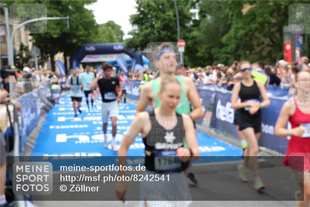 29.06.2025 - hella hamburg halbmarathon Zöllner http://msf.ph/oto/8242541 29.06.2025 10:56:16 Ziel 1193, 4594, 4813, 5465, 5492, 8330, 8639, 9903, 9907, 10789, 12348, 14363, 15484, 16113, 16634, 17468, 19152 meine-sportfotos.de