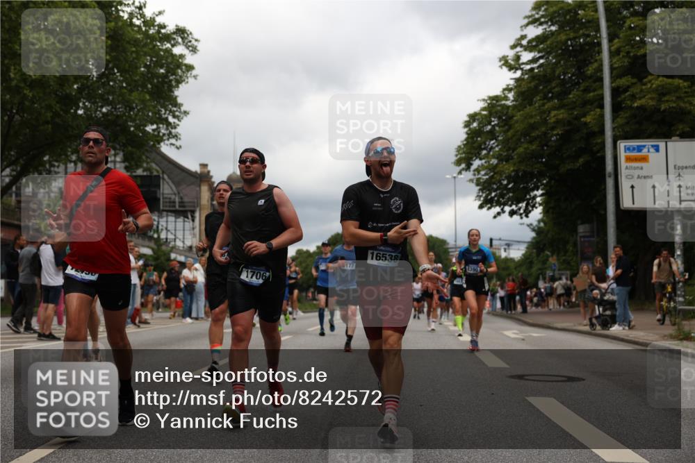 29.06.2025 - hella hamburg halbmarathon Yannick Fuchs http://msf.ph/oto/8242572 29.06.2025 10:47:28 20KM 1030, 1061, 1151, 1499, 1706, 1727, 1783, 2070, 2074, 2082, 2099, 2346, 2354, 3059, 3208, 3209, 4065, 4635, 4770, 5077, 5638, 5866, 6481, 6511, 6512, 6628, 6629, 6762, 6877, 6942, 7177, 7274, 7509, 7864, 7918, 8335, 8390, 8447, 9142, 9537, 10549, 10891, 10895, 11992, 12379, 12413, 12490, 12875, 12909, 13032, 13289, 13865, 13997, 14323, 15061, 15126, 15179, 15441, 15497, 15502, 16477, 16538, 16986, 17348, 18134, 18143, 18487, 18590, 18720 meine-sportfotos.de