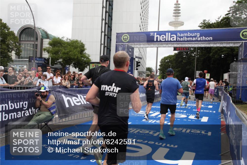 29.06.2025 - hella hamburg halbmarathon Michael Strokosch http://msf.ph/oto/8242591 29.06.2025 10:55:56 Ziel 1179, 2612, 3256, 3668, 4772, 6569, 7147, 7976, 8968, 9246, 10084, 12858, 13474, 15884, 16401, 16434, 16786, 18125, 18867, 19047 meine-sportfotos.de