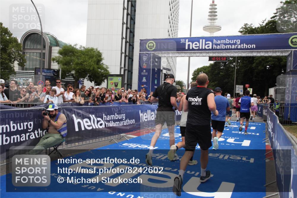 29.06.2025 - hella hamburg halbmarathon Michael Strokosch http://msf.ph/oto/8242602 29.06.2025 10:55:56 Ziel 1179, 2612, 3256, 3668, 4772, 6569, 7147, 7976, 8968, 9246, 10084, 12858, 13474, 15884, 16401, 16434, 16786, 18125, 18867, 19047 meine-sportfotos.de