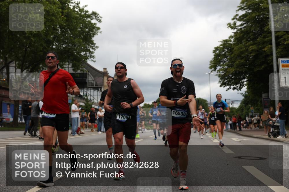 29.06.2025 - hella hamburg halbmarathon Yannick Fuchs http://msf.ph/oto/8242628 29.06.2025 10:47:28 20KM 1030, 1061, 1151, 1499, 1706, 1727, 1783, 2070, 2074, 2082, 2099, 2346, 2354, 3059, 3208, 3209, 4065, 4635, 4770, 5077, 5638, 5866, 6481, 6511, 6512, 6628, 6629, 6762, 6877, 6942, 7177, 7274, 7509, 7864, 7918, 8335, 8390, 8447, 9142, 9537, 10549, 10891, 10895, 11992, 12379, 12413, 12490, 12875, 12909, 13032, 13289, 13865, 13997, 14323, 15061, 15126, 15179, 15441, 15497, 15502, 16477, 16538, 16986, 17348, 18134, 18143, 18487, 18590, 18720 meine-sportfotos.de