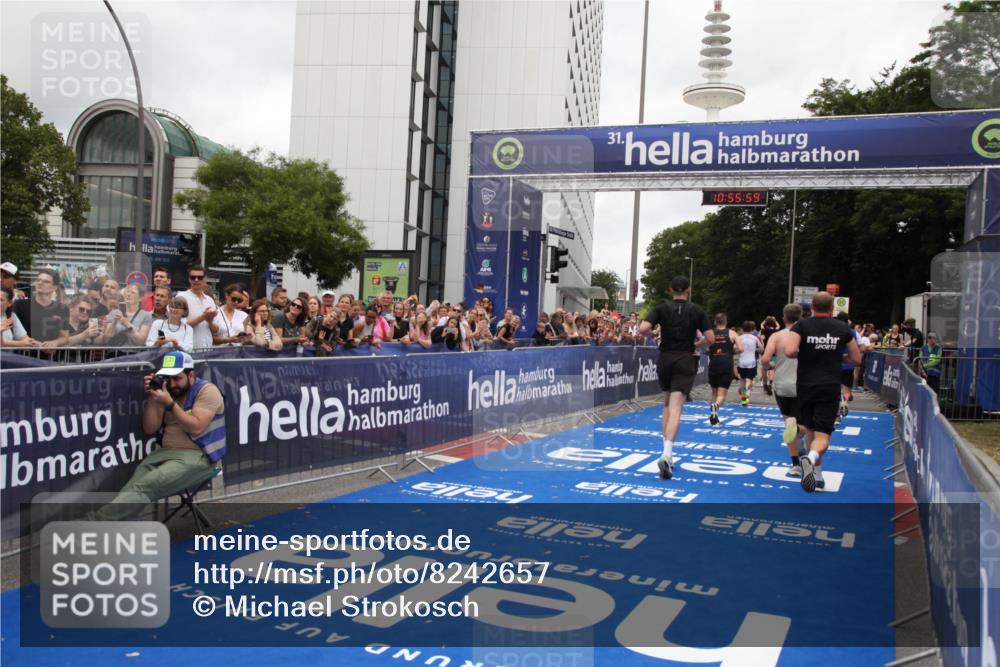 29.06.2025 - hella hamburg halbmarathon Michael Strokosch http://msf.ph/oto/8242657 29.06.2025 10:55:57 Ziel 1179, 2612, 3256, 3668, 4772, 7147, 7976, 8968, 9246, 10084, 13474, 15884, 16401, 16434, 16786, 18125, 18867, 19047 meine-sportfotos.de