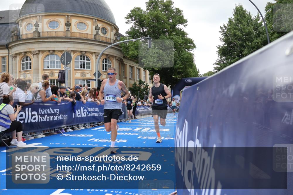 29.06.2025 - hella hamburg halbmarathon Strokosch-Dieckow http://msf.ph/oto/8242659 29.06.2025 10:37:40 Ziel 1505, 1615, 2196, 9171, 10922, 11106, 13595, 14934, 18193, 18216, 18276, 18277 meine-sportfotos.de