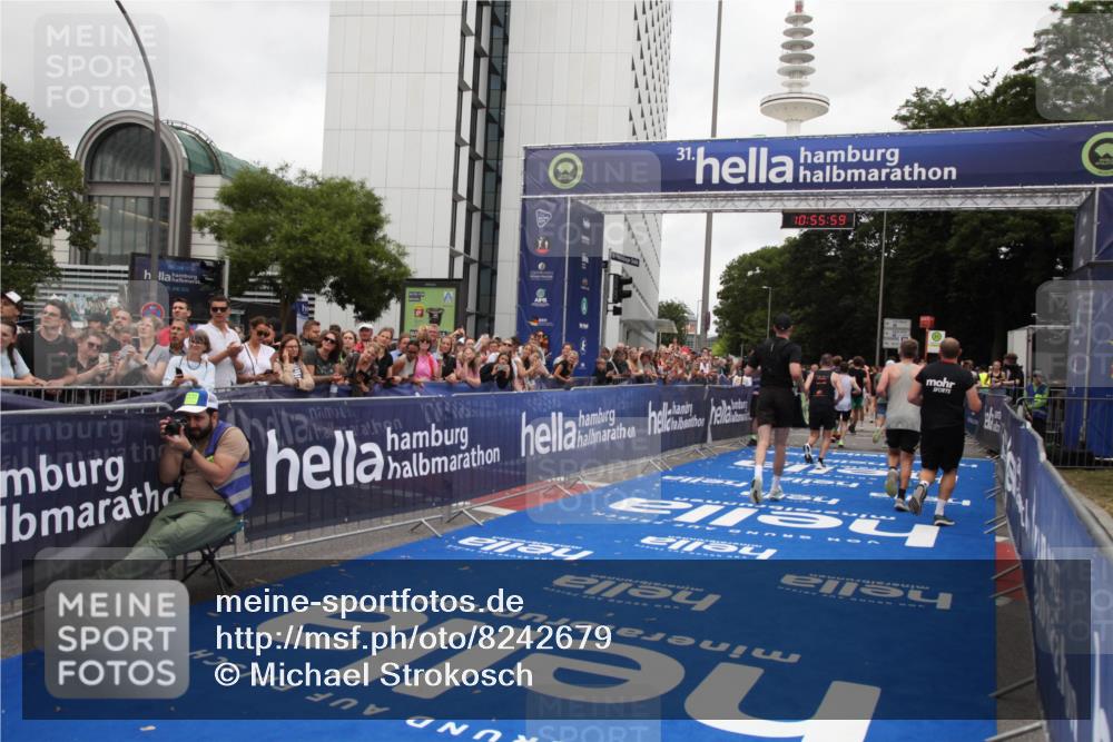 29.06.2025 - hella hamburg halbmarathon Michael Strokosch http://msf.ph/oto/8242679 29.06.2025 10:55:58 Ziel 1179, 2612, 3256, 3668, 4772, 7147, 7976, 8968, 9246, 10084, 13474, 15868, 15884, 18125, 18867 meine-sportfotos.de