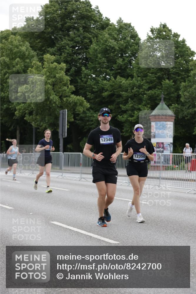 29.06.2025 - hella hamburg halbmarathon Jannik Wohlers http://msf.ph/oto/8242700 29.06.2025 10:29:58 Lombardsbrücke 2901, 3443, 4575, 4819, 6616, 10880, 12349, 12350, 12504, 12687, 12688, 12710, 13418, 14421, 15789, 15938, 16504, 16601, 16604, 16864, 18046, 18671 meine-sportfotos.de