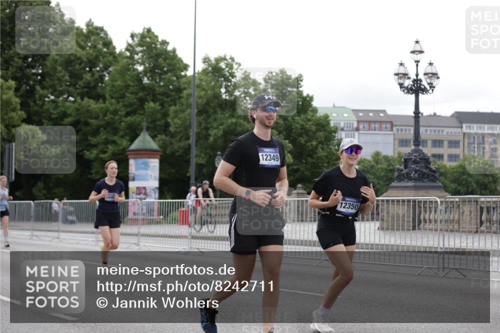 29.06.2025 - hella hamburg halbmarathon Jannik Wohlers http://msf.ph/oto/8242711 29.06.2025 10:30:00 Lombardsbrücke 1647, 2901, 3443, 4575, 4819, 6616, 10880, 12349, 12350, 12460, 12461, 12504, 12687, 12688, 13418, 14421, 15757, 15789, 15938, 16504, 16864, 18046, 18671 meine-sportfotos.de