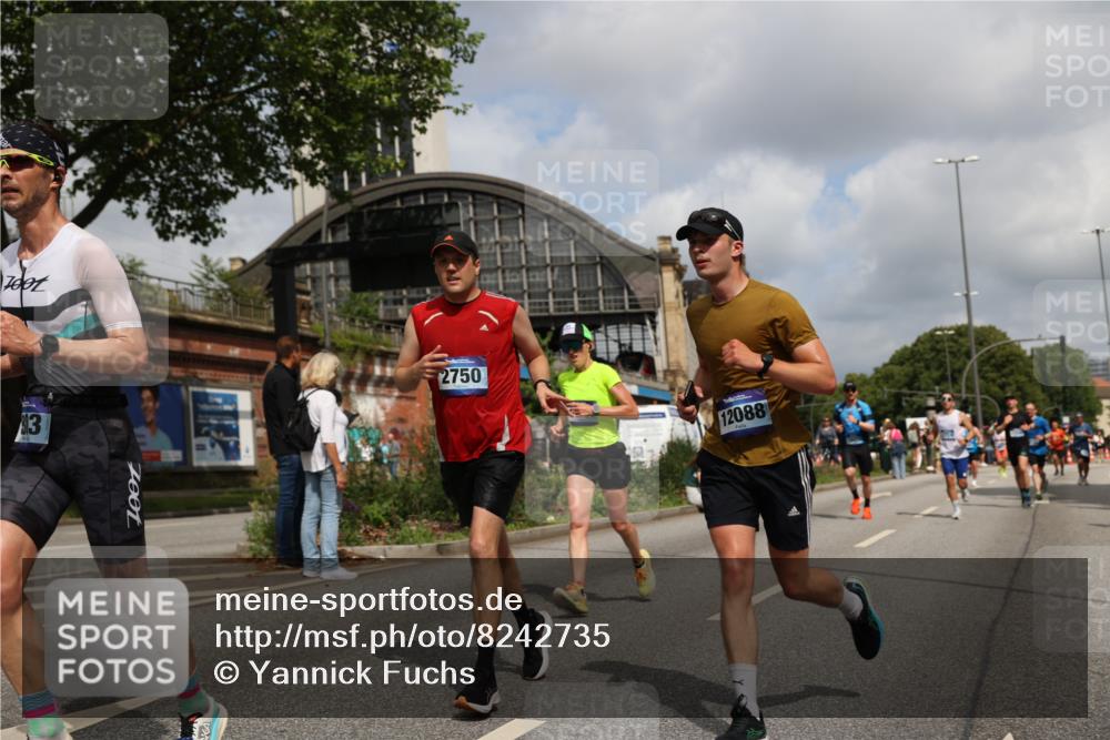 29.06.2025 - hella hamburg halbmarathon Yannick Fuchs http://msf.ph/oto/8242735 29.06.2025 10:34:57 20KM 1603, 1882, 1912, 2324, 2714, 2750, 2826, 4843, 5050, 5375, 5409, 5508, 5745, 5803, 5916, 6080, 6152, 6649, 7109, 8370, 8465, 8467, 8629, 9294, 10369, 10900, 10968, 11731, 11767, 12088, 12540, 12704, 12865, 13029, 13667, 14924, 15015, 15424, 15542, 15813, 16580, 16761, 17214, 17245, 18192, 18614, 18979 meine-sportfotos.de