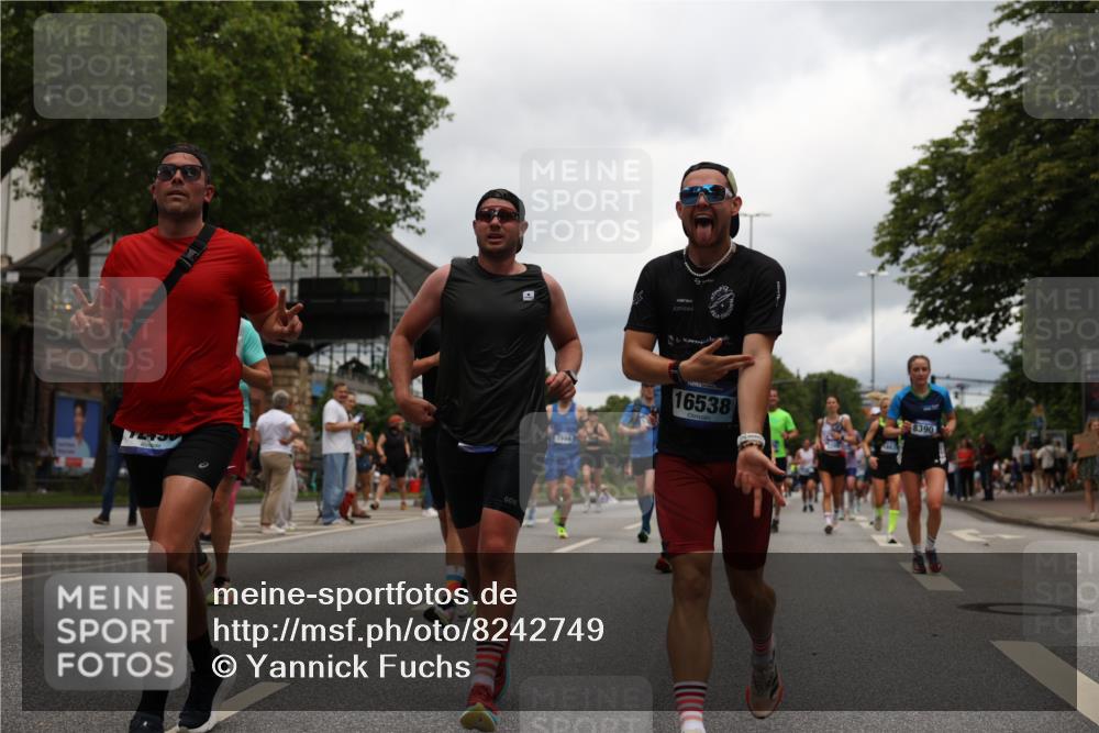 29.06.2025 - hella hamburg halbmarathon Yannick Fuchs http://msf.ph/oto/8242749 29.06.2025 10:47:29 20KM 1030, 1061, 1151, 1499, 1706, 1727, 1783, 2070, 2074, 2082, 2099, 2354, 3059, 3208, 3209, 4065, 4635, 4770, 5077, 5638, 5866, 6481, 6511, 6512, 6628, 6629, 6762, 6877, 6942, 7177, 7274, 7509, 7864, 7918, 8335, 8390, 8447, 9142, 9537, 10549, 10891, 10895, 11992, 12379, 12413, 12490, 12875, 12909, 13032, 13289, 13865, 13997, 14323, 15061, 15126, 15179, 15441, 15497, 15502, 16477, 16538, 16986, 17348, 18134, 18143, 18487, 18590, 18720 meine-sportfotos.de