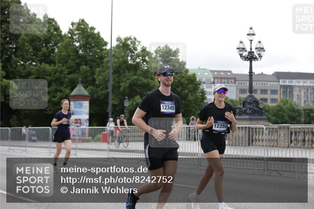 29.06.2025 - hella hamburg halbmarathon Jannik Wohlers http://msf.ph/oto/8242752 29.06.2025 10:30:00 Lombardsbrücke 1647, 2901, 3443, 4575, 4819, 6616, 10880, 12349, 12350, 12460, 12461, 12504, 12687, 12688, 13418, 14421, 15757, 15789, 15938, 16504, 16864, 18046, 18671 meine-sportfotos.de