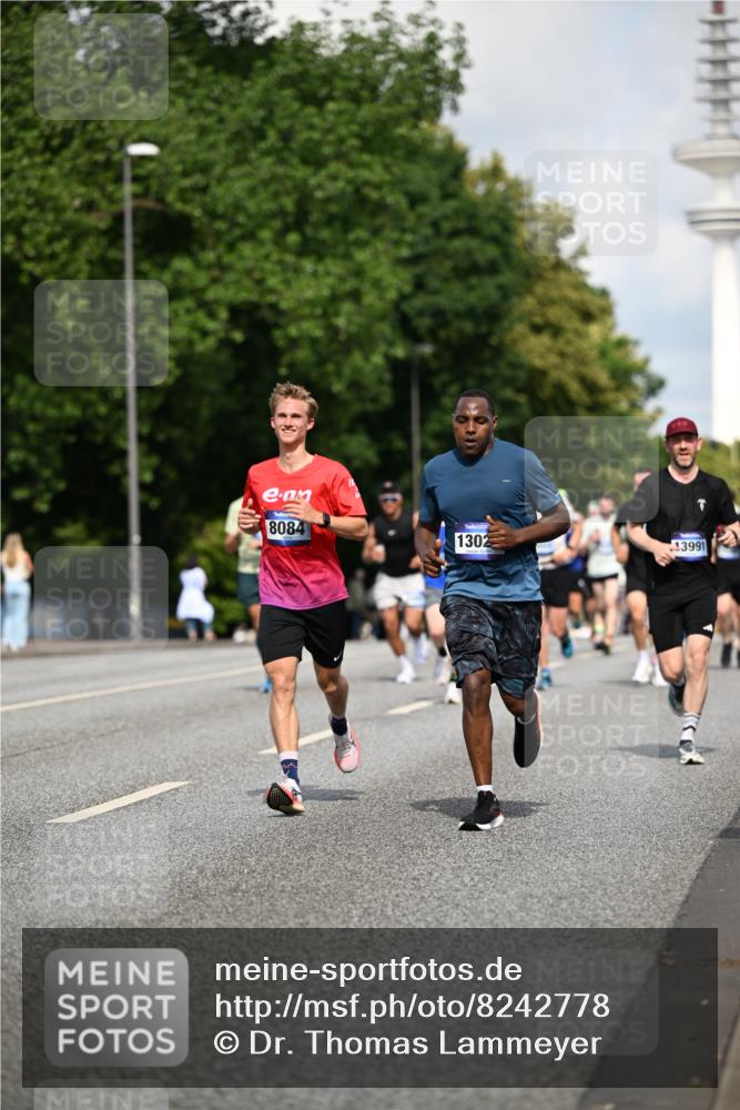 29.06.2025 - hella hamburg halbmarathon Dr. Thomas Lammeyer http://msf.ph/oto/8242778 29.06.2025 09:51:08 Kennedybrücke 1217, 1562, 2121, 2196, 2296, 2404, 2774, 3783, 4602, 5092, 5923, 5961, 8362, 8395, 8901, 9171, 10384, 10968 meine-sportfotos.de
