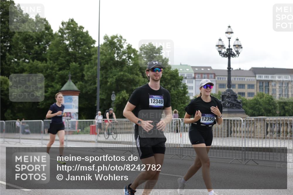 29.06.2025 - hella hamburg halbmarathon Jannik Wohlers http://msf.ph/oto/8242782 29.06.2025 10:30:00 Lombardsbrücke 1647, 2901, 3443, 4575, 4819, 6616, 10880, 12349, 12350, 12460, 12461, 12504, 12687, 12688, 13418, 14421, 15757, 15789, 15938, 16504, 16864, 18046, 18671 meine-sportfotos.de