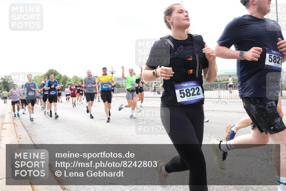 29.06.2025 - hella hamburg halbmarathon Lena Gebhardt http://msf.ph/oto/8242803 29.06.2025 10:33:53 Lombardsbrücke 1189, 1275, 1417, 1705, 1787, 1896, 1995, 2265, 2342, 2482, 2496, 2526, 2776, 2933, 3170, 3264, 3340, 3345, 3560, 3829, 3848, 4164, 4361, 4433, 4449, 4479, 4696, 4807, 4942, 5075, 5096, 5141, 5557, 5561, 5566, 5569, 5584, 5691, 5821, 5822, 5887, 6109, 6364, 6515, 6516, 6854, 6956, 6999, 7027, 7565, 7653, 7705, 8021, 8157, 8202, 8277, 8282, 8375, 8377, 8383, 8401, 8891, 9094, 9234, 9258, 9438, 9750, 9799, 9875, 9995, 10007, 10071, 10561, 11811 meine-sportfotos.de