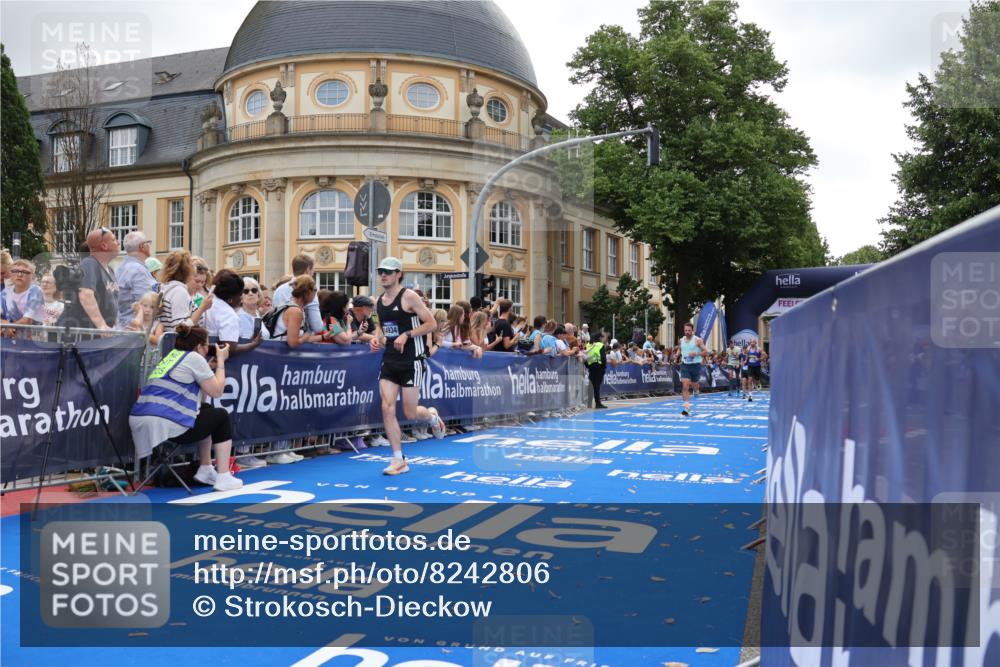29.06.2025 - hella hamburg halbmarathon Strokosch-Dieckow http://msf.ph/oto/8242806 29.06.2025 10:37:42 Ziel 1505, 1615, 2196, 2404, 9171, 10922, 11106, 13148, 13595, 14934, 18193, 18216, 18276, 18277 meine-sportfotos.de