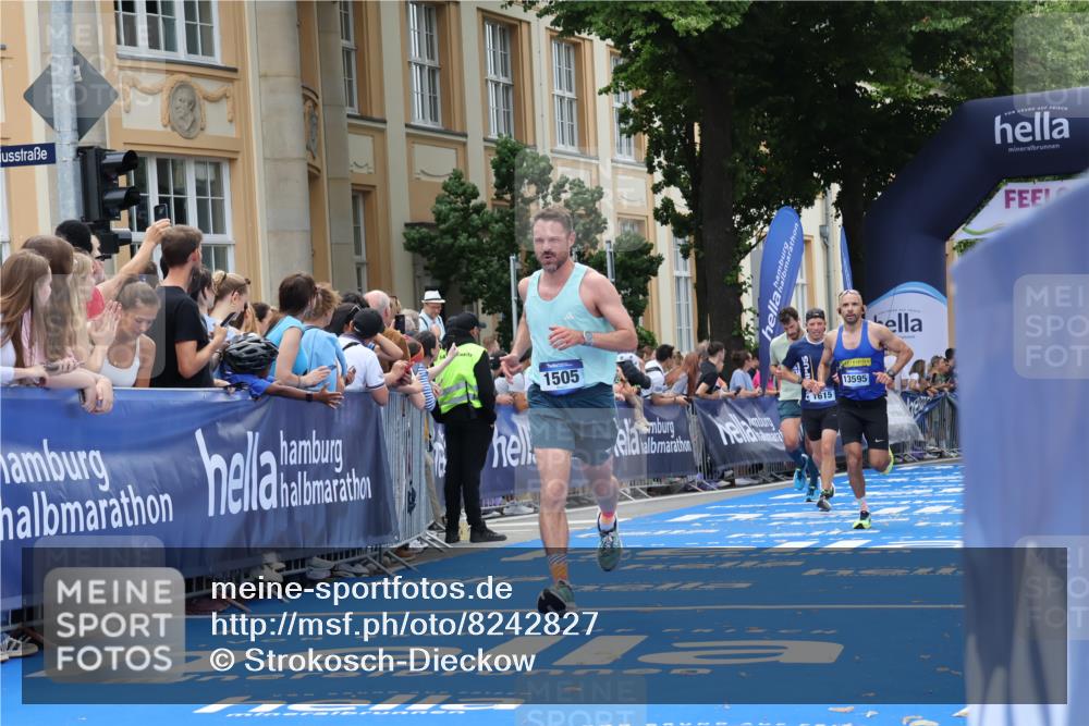29.06.2025 - hella hamburg halbmarathon Strokosch-Dieckow http://msf.ph/oto/8242827 29.06.2025 10:37:43 Ziel 1505, 1615, 2196, 2404, 9171, 11106, 13148, 13595, 14934, 18193, 18276, 18277 meine-sportfotos.de