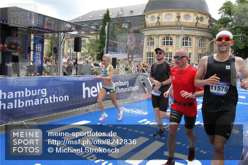 29.06.2025 - hella hamburg halbmarathon Michael Strokosch http://msf.ph/oto/8242836 29.06.2025 10:48:40 Ziel 1163, 1176, 2213, 4553, 5421, 9538, 10000, 10859, 11579, 14511, 15573, 15917, 17127, 18815 meine-sportfotos.de