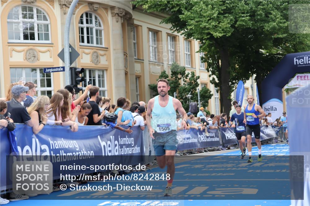 29.06.2025 - hella hamburg halbmarathon Strokosch-Dieckow http://msf.ph/oto/8242848 29.06.2025 10:37:44 Ziel 1505, 1615, 2196, 2404, 9171, 13148, 13595, 14934, 18276, 18277, 18529 meine-sportfotos.de