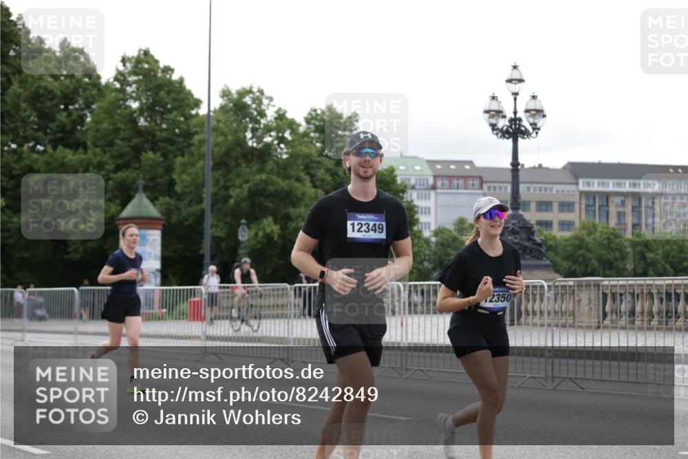 29.06.2025 - hella hamburg halbmarathon Jannik Wohlers http://msf.ph/oto/8242849 29.06.2025 10:30:00 Lombardsbrücke 1647, 2901, 3443, 4575, 4819, 6616, 10880, 12349, 12350, 12460, 12461, 12504, 12687, 12688, 13418, 14421, 15757, 15789, 15938, 16504, 16864, 18046, 18671 meine-sportfotos.de