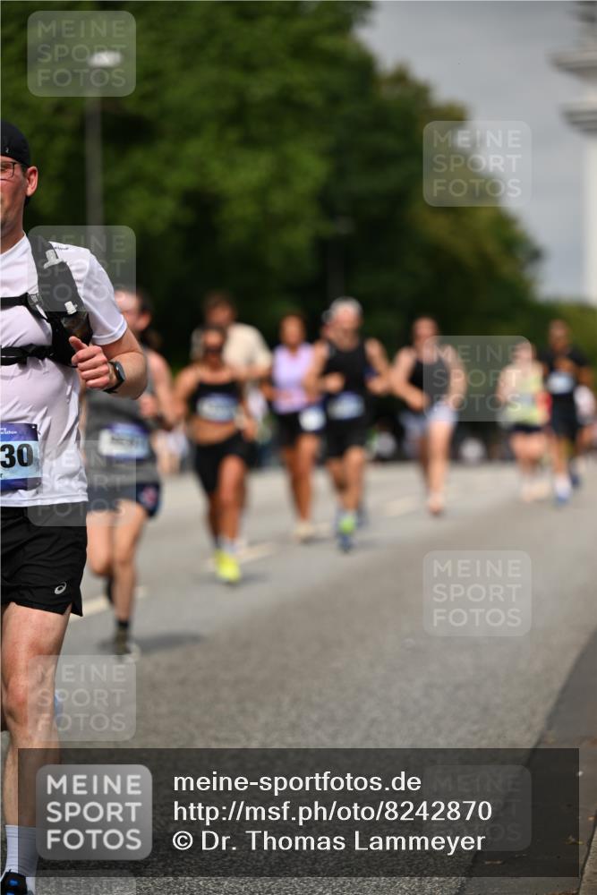 29.06.2025 - hella hamburg halbmarathon Dr. Thomas Lammeyer http://msf.ph/oto/8242870 29.06.2025 10:14:11 Kennedybrücke 1456, 1483, 1513, 1573, 4389, 7042, 7058, 7250, 7685, 8090, 8890, 9681, 9816, 9988, 11027, 11180 meine-sportfotos.de