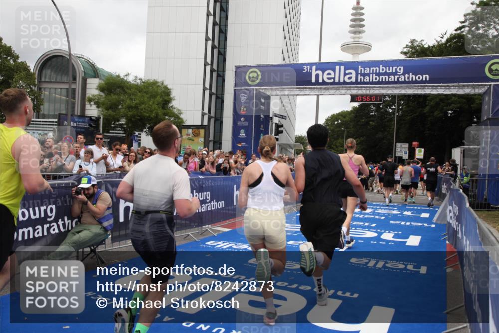 29.06.2025 - hella hamburg halbmarathon Michael Strokosch http://msf.ph/oto/8242873 29.06.2025 10:56:00 Ziel 2612, 3256, 3668, 4772, 7147, 7976, 8968, 9246, 10084, 14867, 15184, 15868, 15884, 16176, 18867 meine-sportfotos.de
