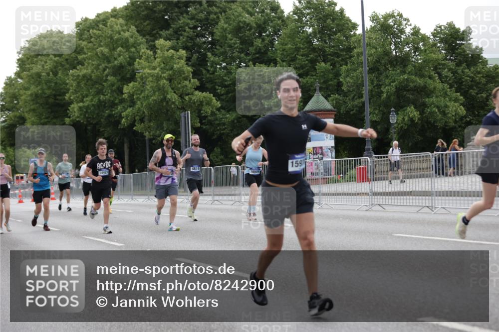 29.06.2025 - hella hamburg halbmarathon Jannik Wohlers http://msf.ph/oto/8242900 29.06.2025 10:30:01 Lombardsbrücke 1647, 2754, 2755, 2901, 4575, 4819, 10880, 12349, 12350, 12460, 12461, 12504, 12687, 12688, 13418, 14421, 15757, 15789, 15938, 16504, 16864, 18046, 18671 meine-sportfotos.de