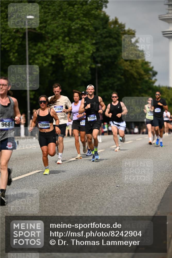 29.06.2025 - hella hamburg halbmarathon Dr. Thomas Lammeyer http://msf.ph/oto/8242904 29.06.2025 10:14:12 Kennedybrücke 1052, 1456, 1483, 1513, 1573, 4389, 7042, 7058, 7250, 7685, 8090, 8890, 9681, 9816, 9988, 11027, 11180 meine-sportfotos.de