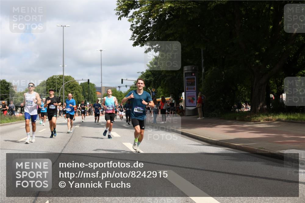 29.06.2025 - hella hamburg halbmarathon Yannick Fuchs http://msf.ph/oto/8242915 29.06.2025 10:34:59 20KM 1603, 1882, 1912, 2324, 2714, 2750, 2826, 4843, 5050, 5375, 5409, 5508, 5745, 5803, 5916, 6080, 6649, 7109, 8370, 8465, 8629, 9294, 10369, 10900, 10968, 11731, 11767, 12088, 12540, 12704, 12865, 13029, 13667, 14092, 14924, 15015, 15424, 15542, 16580, 16761, 17214, 17245, 17620, 18192, 18614, 18979 meine-sportfotos.de