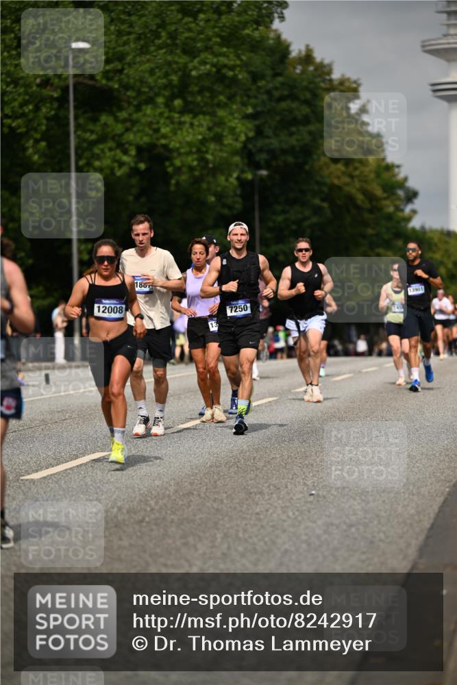 29.06.2025 - hella hamburg halbmarathon Dr. Thomas Lammeyer http://msf.ph/oto/8242917 29.06.2025 10:14:12 Kennedybrücke 1052, 1456, 1483, 1513, 1573, 4389, 7042, 7058, 7250, 7685, 8090, 8890, 9681, 9816, 9988, 11027, 11180 meine-sportfotos.de