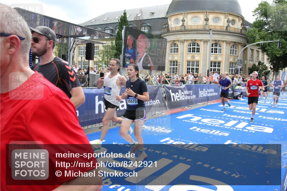 29.06.2025 - hella hamburg halbmarathon Michael Strokosch http://msf.ph/oto/8242921 29.06.2025 10:48:41 Ziel 1163, 1176, 2213, 4553, 5421, 9538, 10859, 11579, 14511, 15384, 15573, 17127, 18815 meine-sportfotos.de