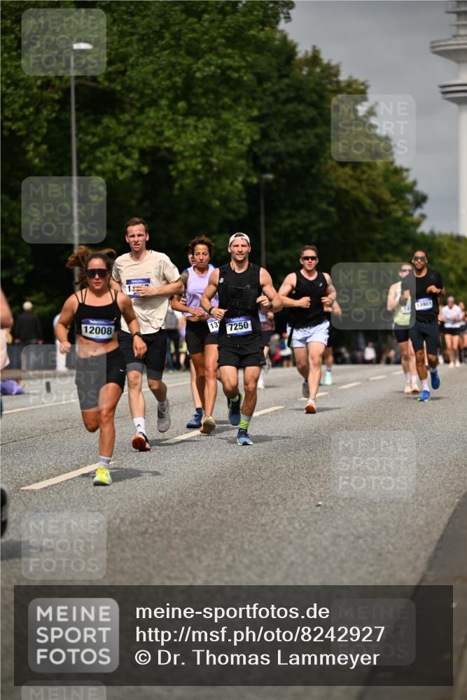 29.06.2025 - hella hamburg halbmarathon Dr. Thomas Lammeyer http://msf.ph/oto/8242927 29.06.2025 10:14:12 Kennedybrücke 1052, 1456, 1483, 1513, 1573, 4389, 7042, 7058, 7250, 7685, 8090, 8890, 9681, 9816, 9988, 11027, 11180 meine-sportfotos.de