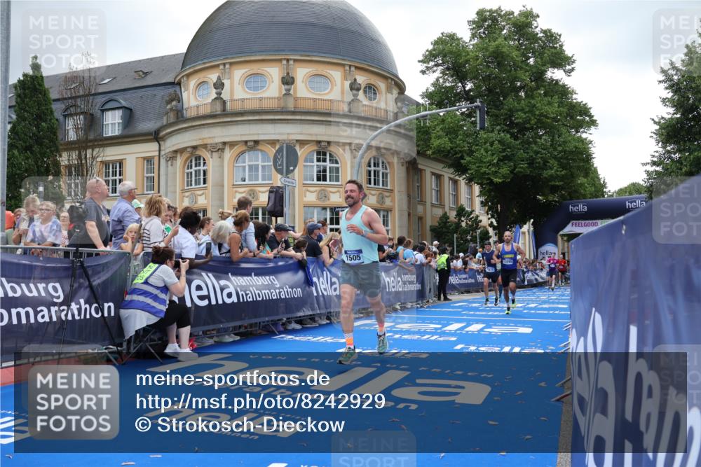 29.06.2025 - hella hamburg halbmarathon Strokosch-Dieckow http://msf.ph/oto/8242929 29.06.2025 10:37:45 Ziel 1505, 1615, 2196, 2404, 9171, 13148, 13595, 14934, 18103, 18276, 18277, 18529 meine-sportfotos.de