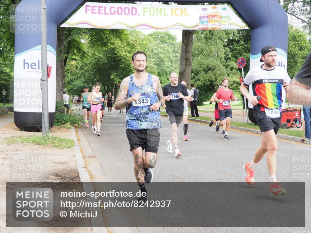29.06.2025 - hella hamburg halbmarathon MichiJ http://msf.ph/oto/8242937 29.06.2025 10:27:54 Zwischen KM18-KM19 1343, 1445, 2563, 3282, 3547, 7622, 12091, 13029, 14093, 14204, 14311, 15013, 15094, 15744, 15866, 15873, 17215, 18547, 18734 meine-sportfotos.de