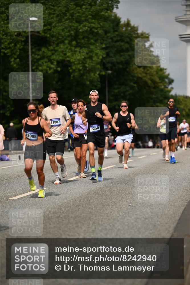 29.06.2025 - hella hamburg halbmarathon Dr. Thomas Lammeyer http://msf.ph/oto/8242940 29.06.2025 10:14:12 Kennedybrücke 1052, 1456, 1483, 1513, 1573, 4389, 7042, 7058, 7250, 7685, 8090, 8890, 9681, 9816, 9988, 11027, 11180 meine-sportfotos.de
