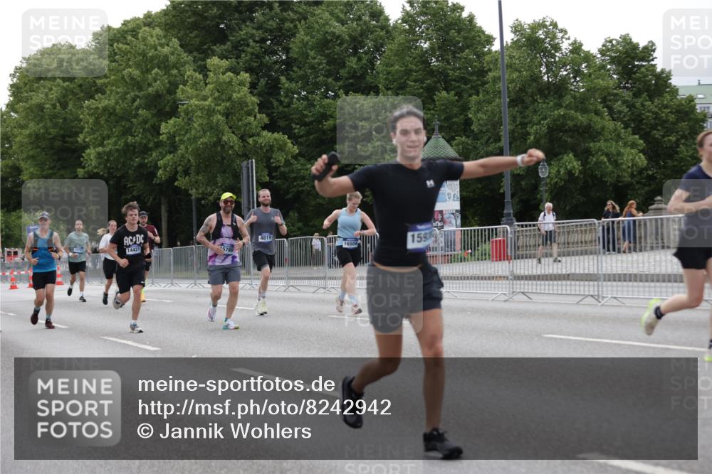 29.06.2025 - hella hamburg halbmarathon Jannik Wohlers http://msf.ph/oto/8242942 29.06.2025 10:30:01 Lombardsbrücke 1647, 2754, 2755, 2901, 4575, 4819, 10880, 12349, 12350, 12460, 12461, 12504, 12687, 12688, 13418, 14421, 15757, 15789, 15938, 16504, 16864, 18046, 18671 meine-sportfotos.de