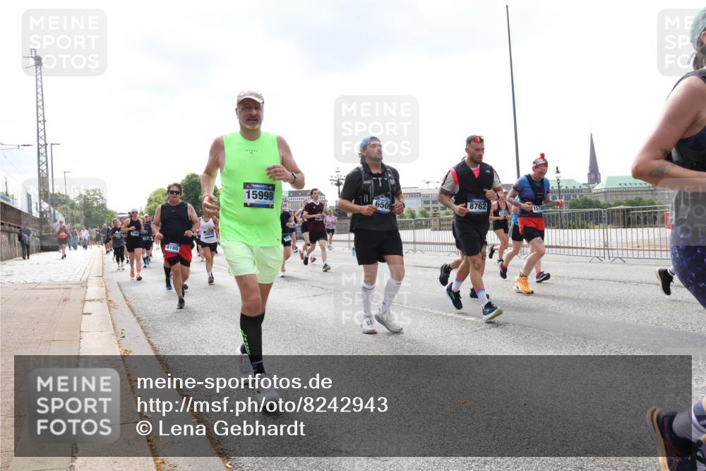 29.06.2025 - hella hamburg halbmarathon Lena Gebhardt http://msf.ph/oto/8242943 29.06.2025 10:45:24 Lombardsbrücke 1024, 1033, 1060, 1085, 1685, 1713, 1798, 2007, 2008, 2216, 2217, 2550, 2657, 2664, 2779, 2973, 3160, 3164, 3357, 3377, 3879, 3993, 4099, 4102, 4186, 4224, 4306, 4337, 4504, 4820, 4851, 5099, 5108, 5190, 5339, 5636, 5949, 6150, 6509, 6763, 6788, 6911, 6922, 6980, 7283, 7530, 7541, 7699, 7859, 7912, 8594, 8605, 8745, 8762, 8907, 9620, 10030, 10182, 10225, 10562, 10566, 10707, 11314, 12198, 12332, 12334, 12394 meine-sportfotos.de