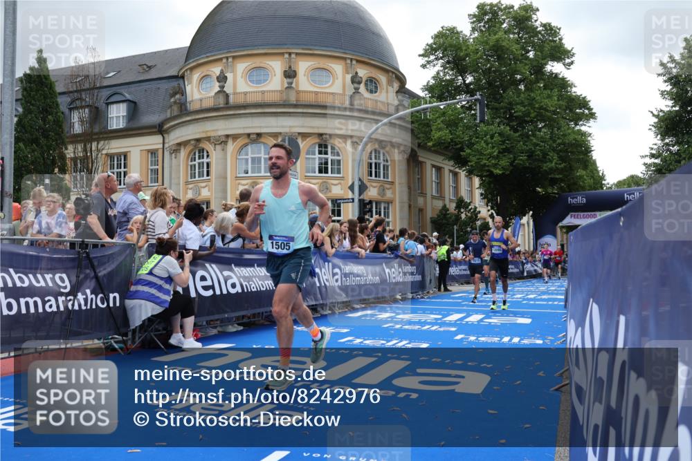 29.06.2025 - hella hamburg halbmarathon Strokosch-Dieckow http://msf.ph/oto/8242976 29.06.2025 10:37:45 Ziel 1505, 1615, 2196, 2404, 9171, 13148, 13595, 14934, 18103, 18276, 18277, 18529 meine-sportfotos.de