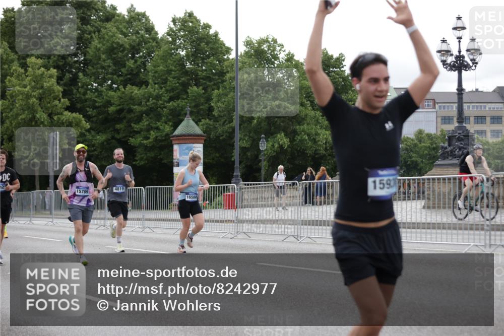 29.06.2025 - hella hamburg halbmarathon Jannik Wohlers http://msf.ph/oto/8242977 29.06.2025 10:30:02 Lombardsbrücke 1647, 2754, 2755, 2901, 4575, 4819, 6344, 10880, 12349, 12350, 12460, 12461, 12687, 12688, 13418, 14421, 15757, 15789, 15938, 16504, 16864, 18046, 18671 meine-sportfotos.de